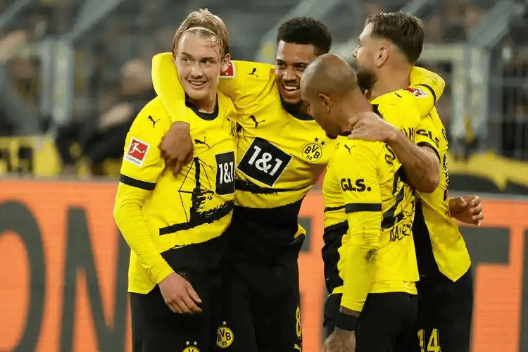 周六014德甲焦点战：多特蒙德VS奥格斯堡 大黄蜂主场冲冠VS客队保中游，胜负无悬念？